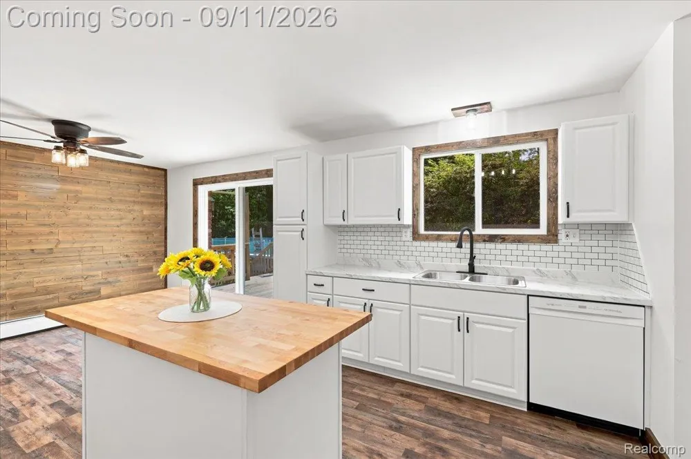9985 Cedar Island Road White Lake Charter Township, MI 48386