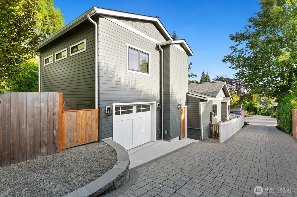 346 10th Avenue Kirkland, WA 98033