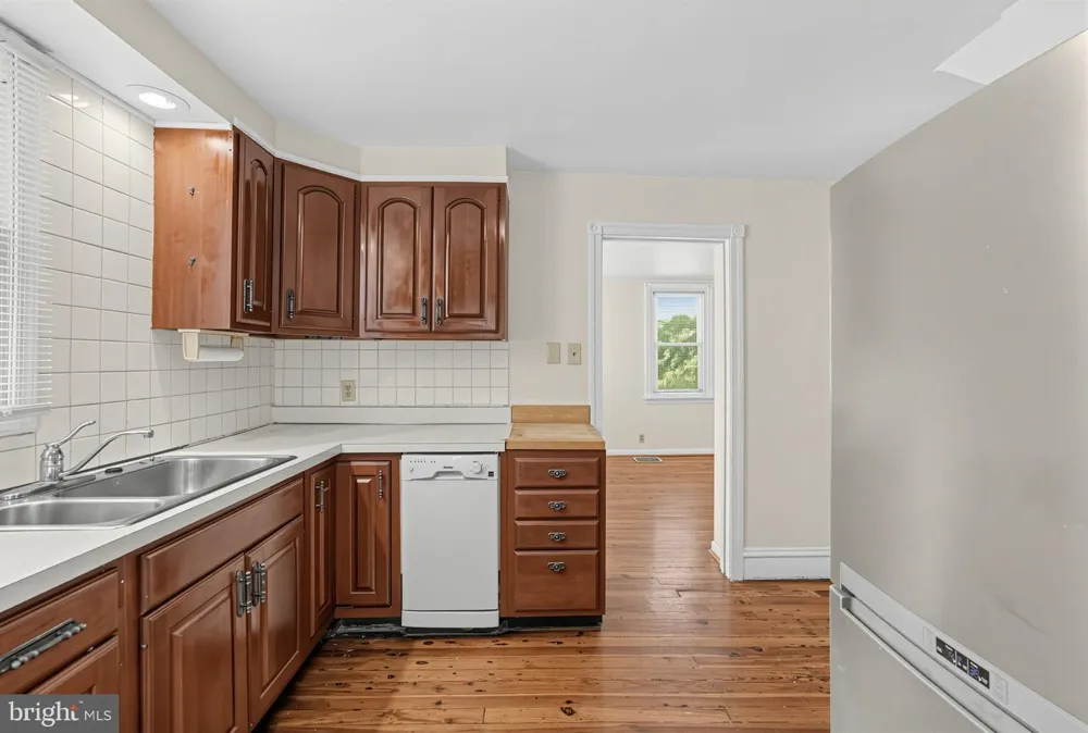 881 ROCK LANE Elkins Park, PA 19027