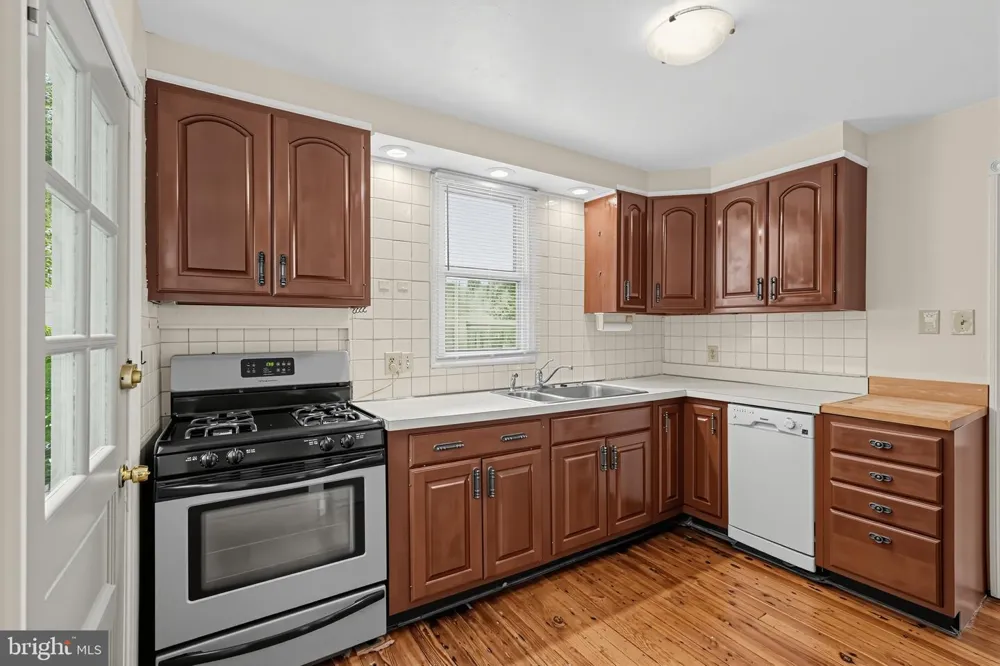 881 ROCK LANE Elkins Park, PA 19027
