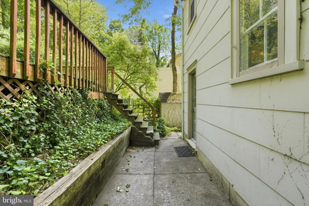 881 ROCK LANE Elkins Park, PA 19027