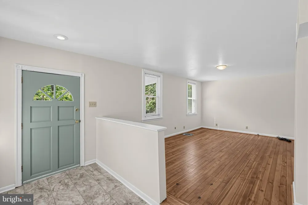 881 ROCK LANE Elkins Park, PA 19027