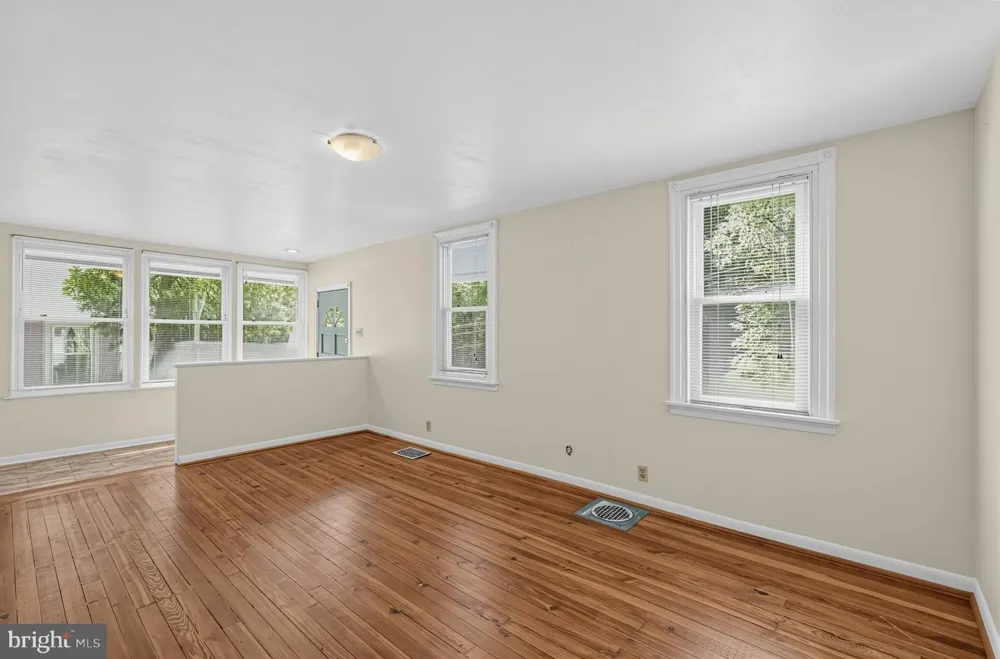 881 ROCK LANE Elkins Park, PA 19027