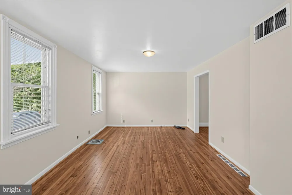 881 ROCK LANE Elkins Park, PA 19027