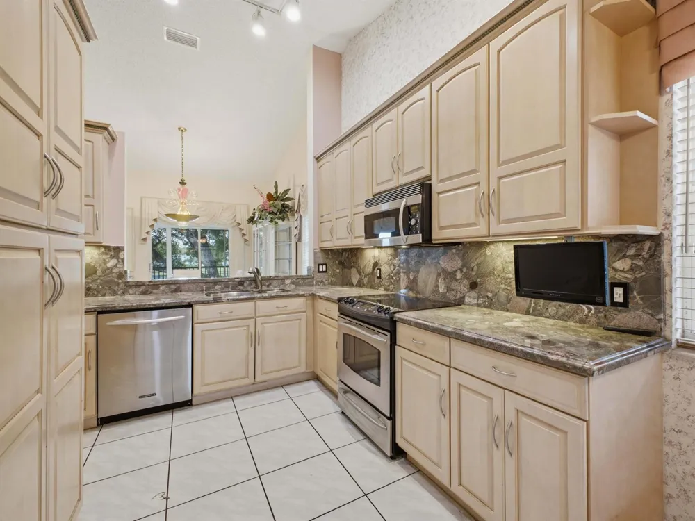 7881 WHISPERING PALMS DRIVE #202 Boynton Beach, FL 33437