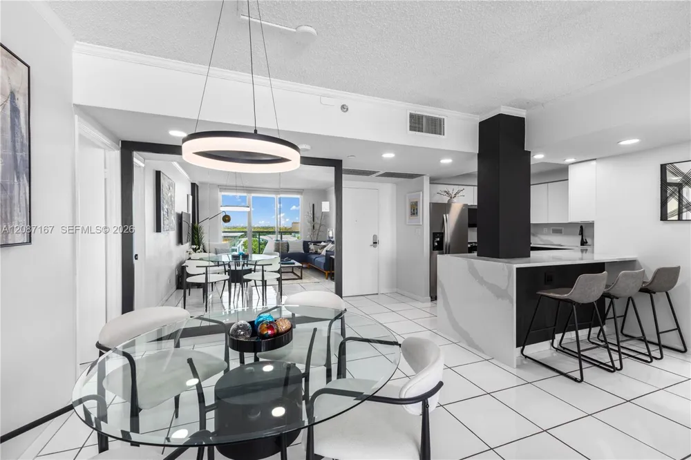 2301 COLLINS AV #1026 Miami Beach, FL 33139