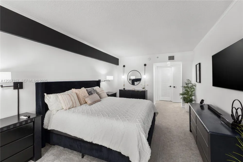 2301 COLLINS AV #1026 Miami Beach, FL 33139