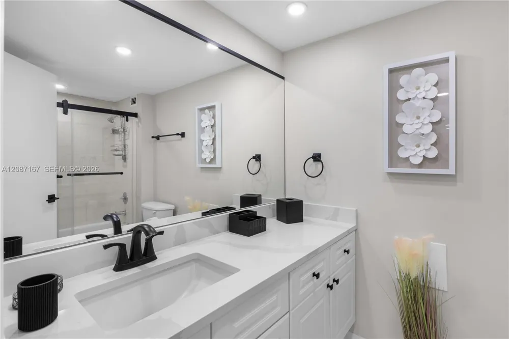 2301 COLLINS AV #1026 Miami Beach, FL 33139