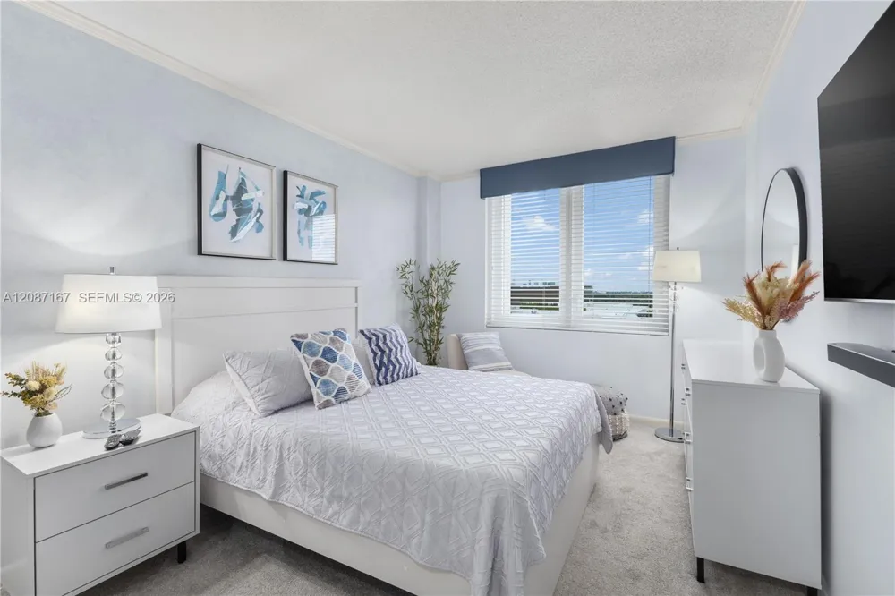2301 COLLINS AV #1026 Miami Beach, FL 33139