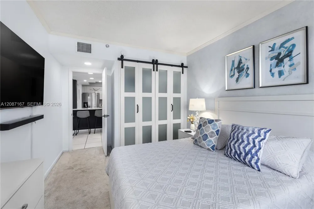 2301 COLLINS AV #1026 Miami Beach, FL 33139