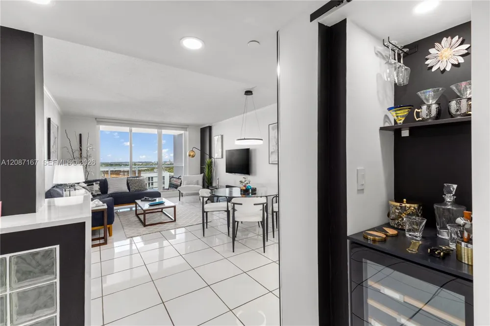 2301 COLLINS AV #1026 Miami Beach, FL 33139