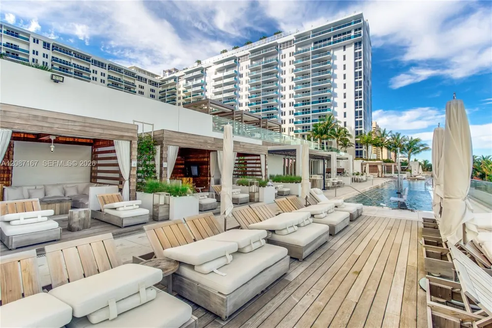 2301 COLLINS AV #1026 Miami Beach, FL 33139