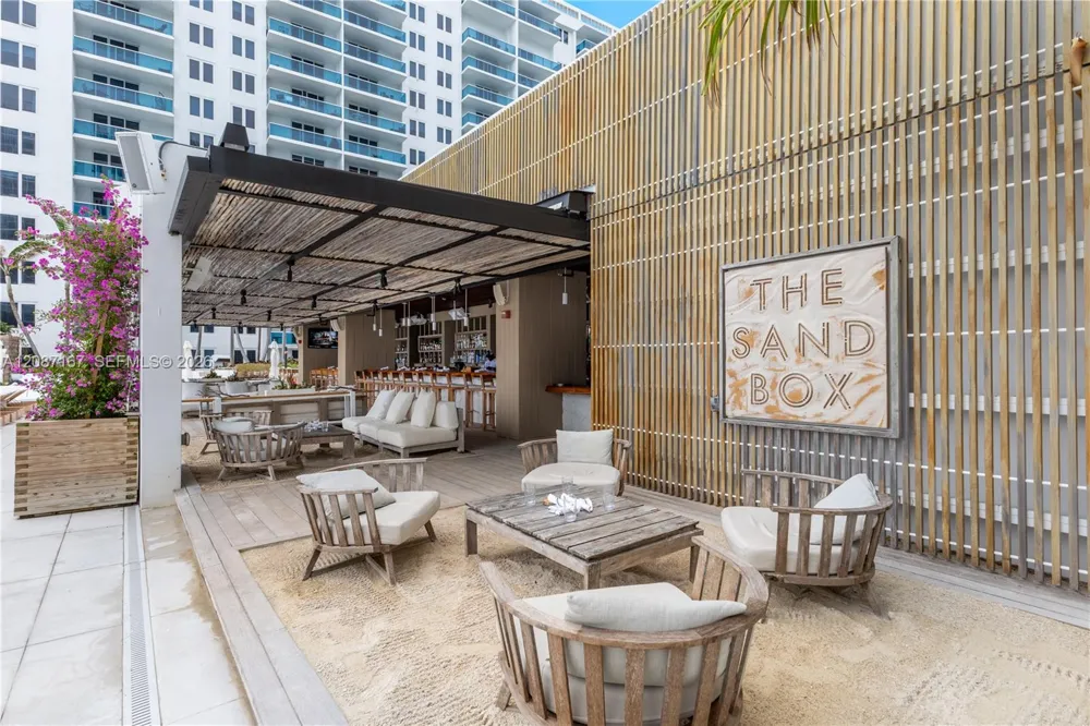 2301 COLLINS AV #1026 Miami Beach, FL 33139