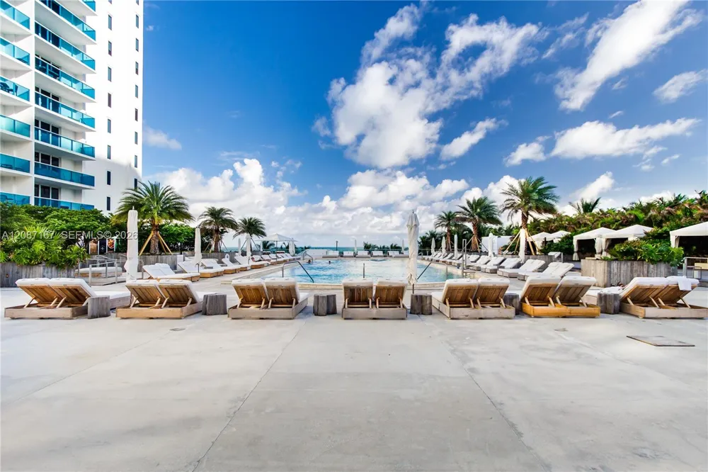2301 COLLINS AV #1026 Miami Beach, FL 33139