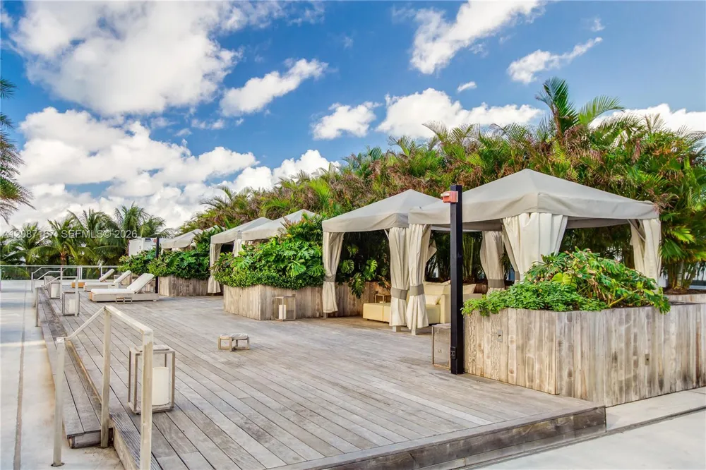 2301 COLLINS AV #1026 Miami Beach, FL 33139