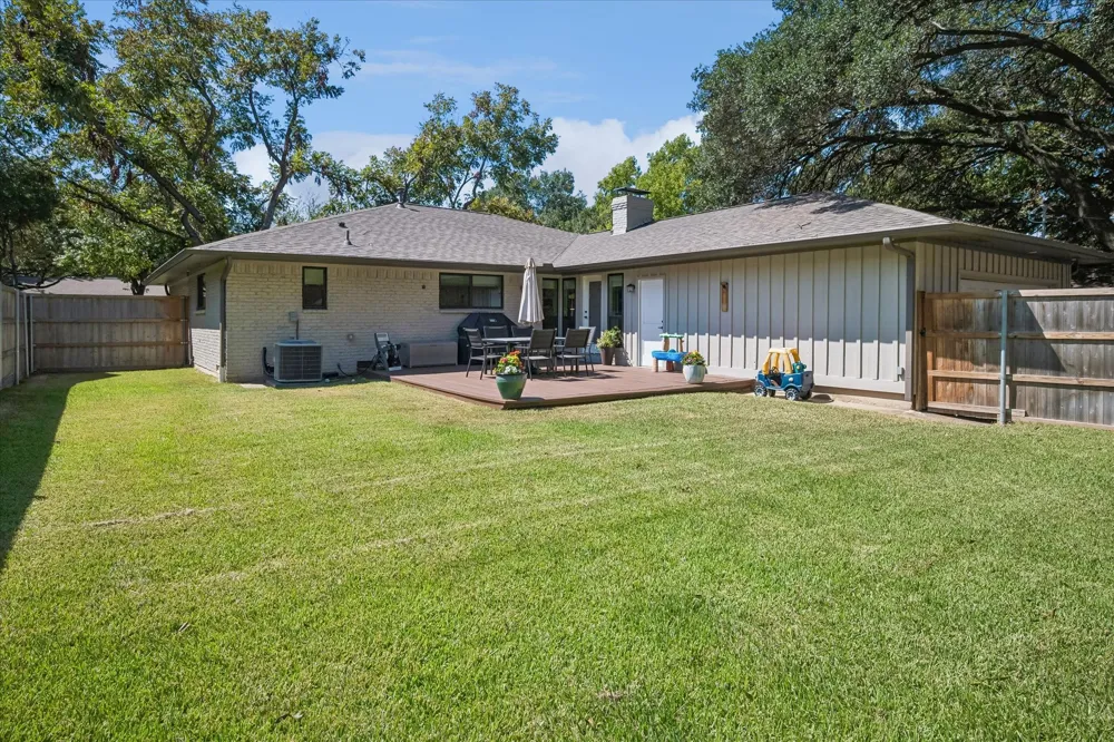 9553 Estate Lane Dallas, TX 75238