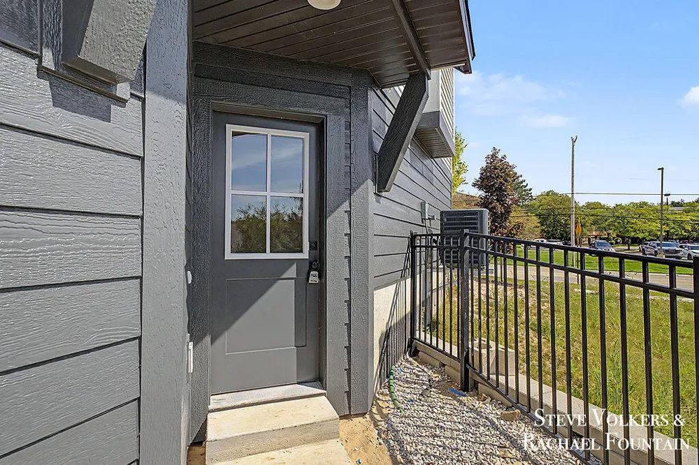 984 Glenwood Court SE Grand Rapids, MI 49546