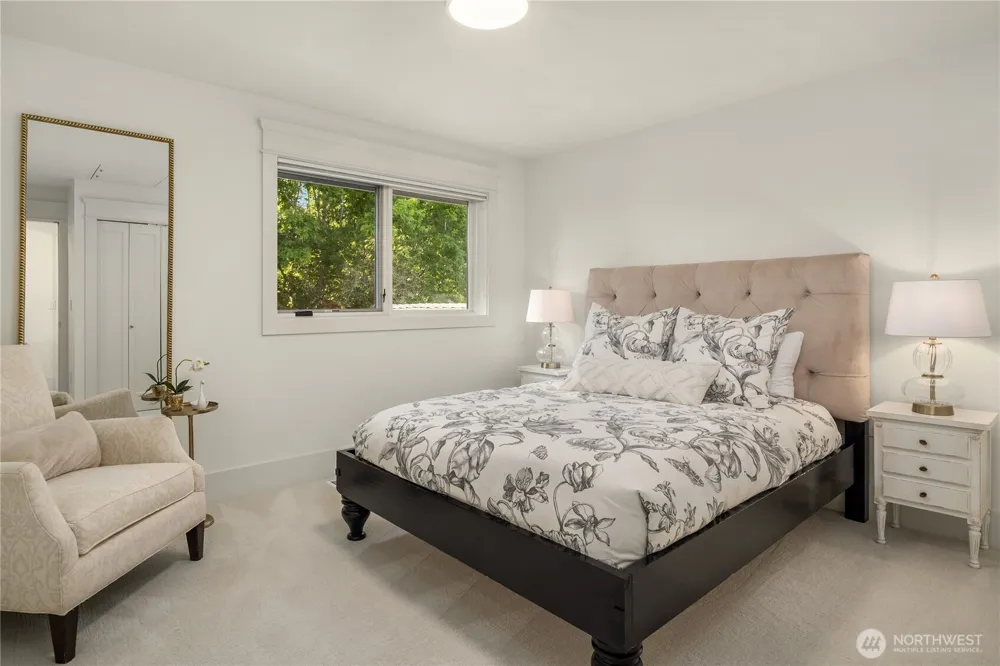9801 NE 4th Street #D Bellevue, WA 98004