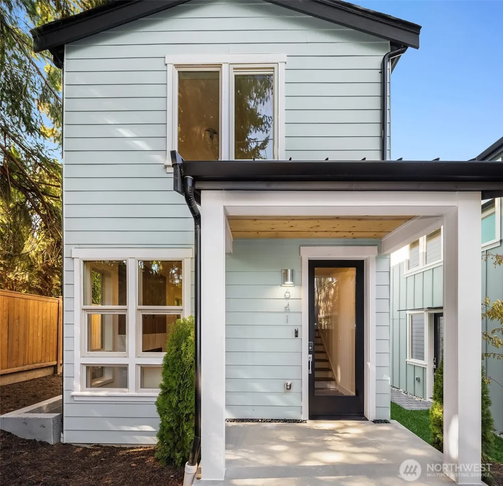 641 18th Avenue W Kirkland, WA 98033