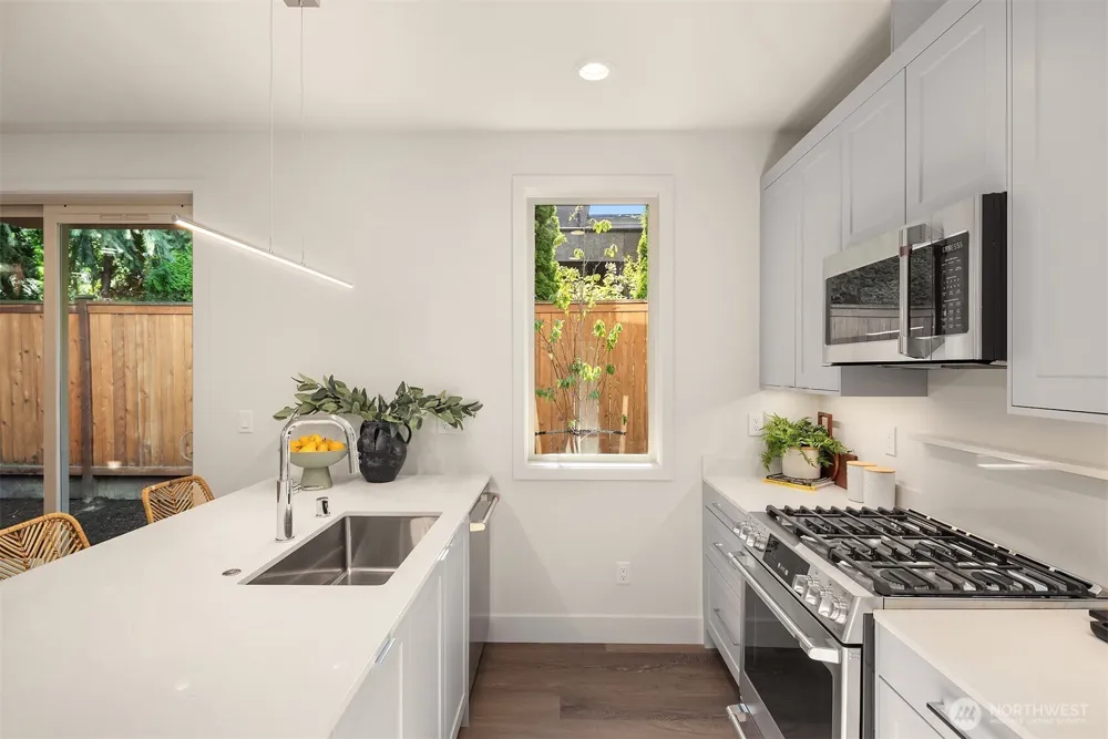 641 18th Avenue W Kirkland, WA 98033