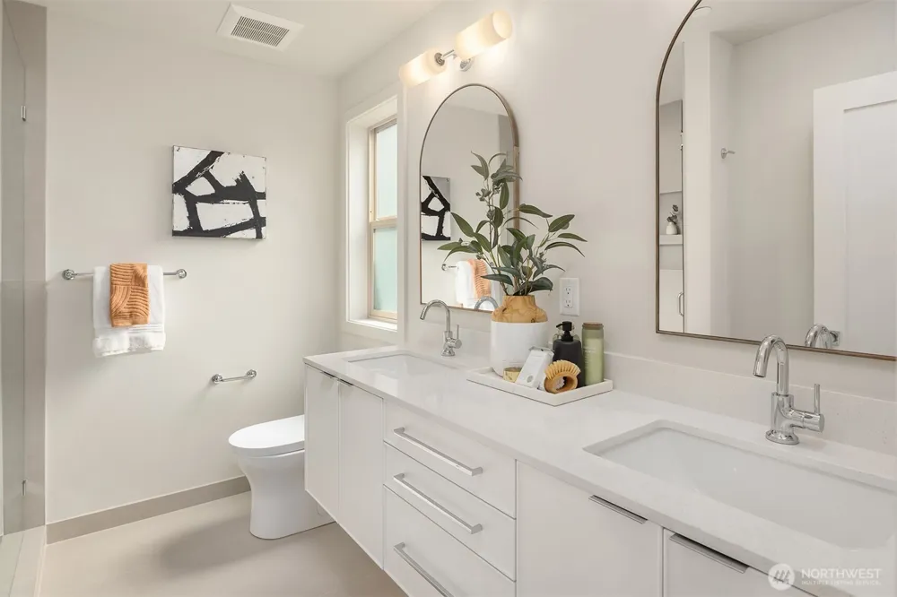 641 18th Avenue W Kirkland, WA 98033