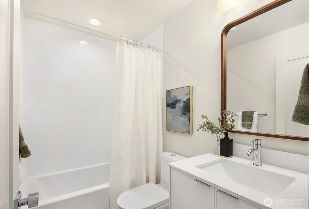 641 18th Avenue W Kirkland, WA 98033