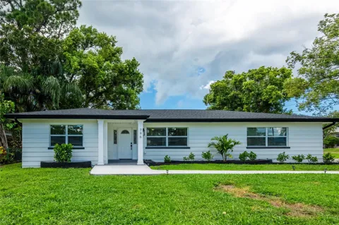 796 PINEWOOD DRIVE