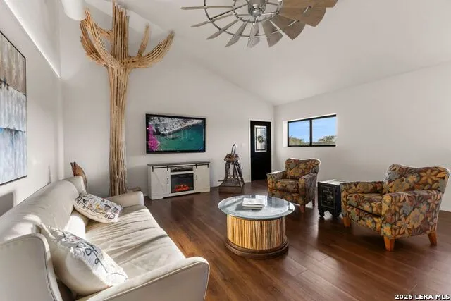 103 Bluffview Cir Kerrville, TX 78028