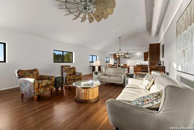 103 Bluffview Cir Kerrville, TX 78028