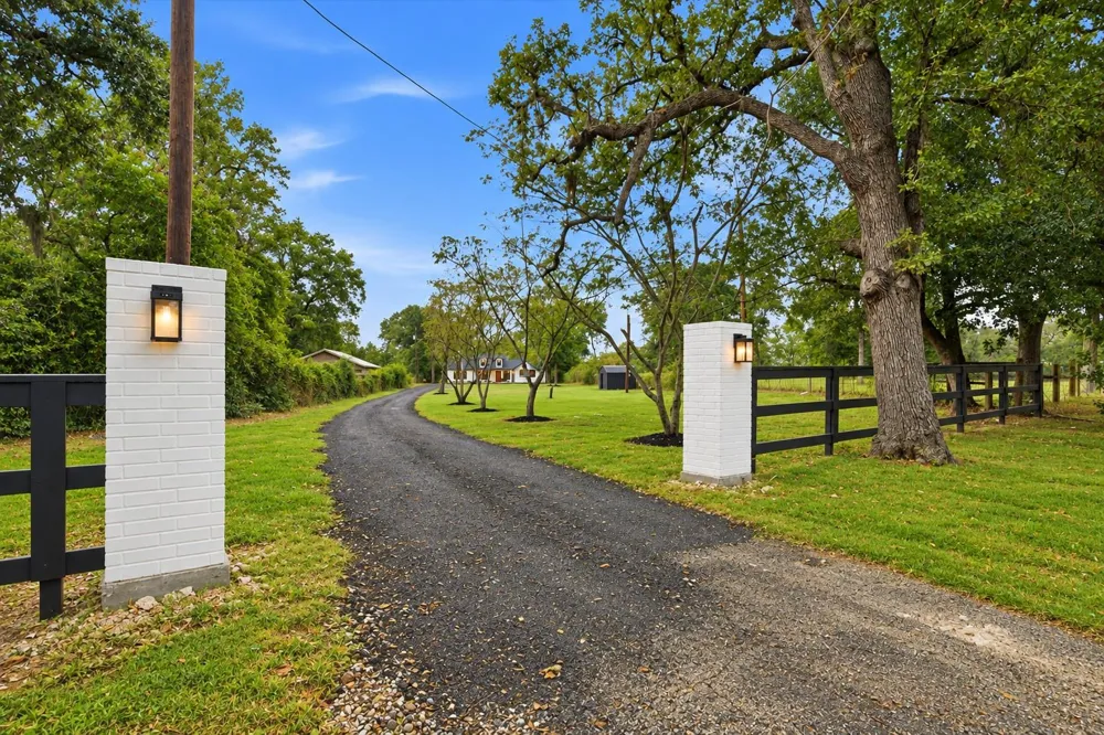 22177 Fm 359 Road Hempstead, TX 77445