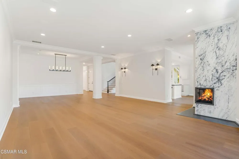 2306 Heatherbank Court Thousand Oaks, CA 91361