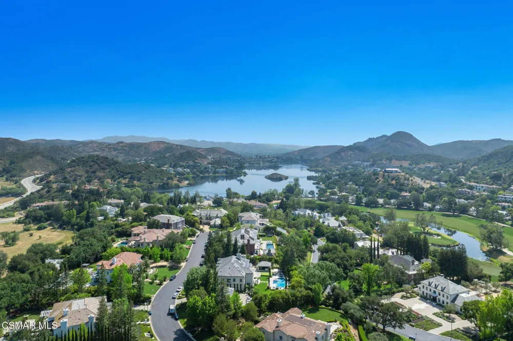 2306 Heatherbank Court Thousand Oaks, CA 91361