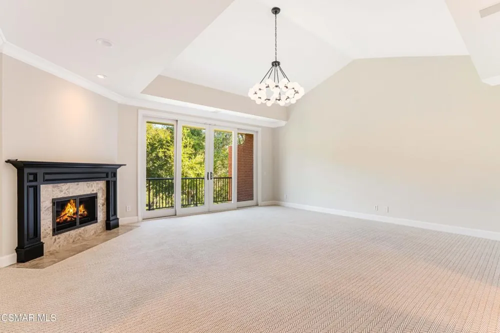 2306 Heatherbank Court Thousand Oaks, CA 91361