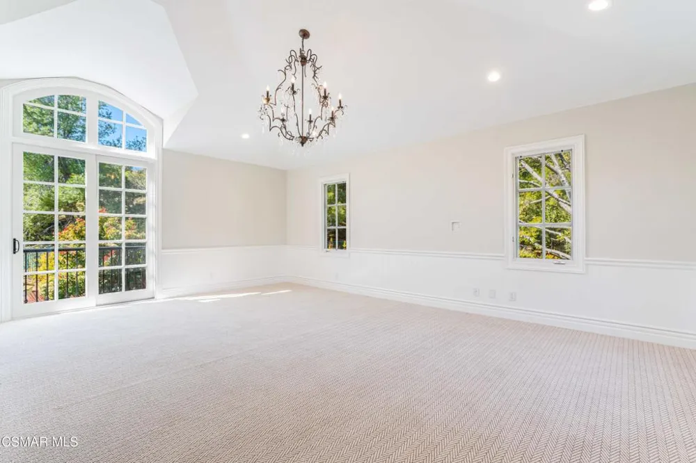 2306 Heatherbank Court Thousand Oaks, CA 91361