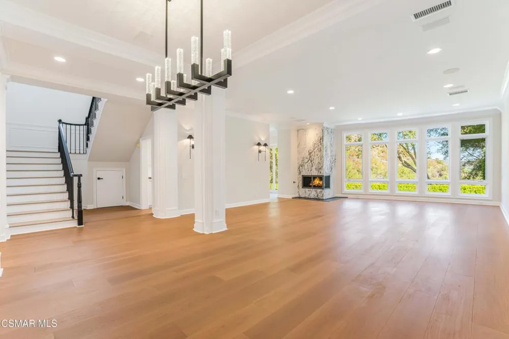 2306 Heatherbank Court Thousand Oaks, CA 91361