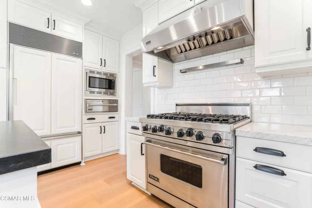 2306 Heatherbank Court Thousand Oaks, CA 91361