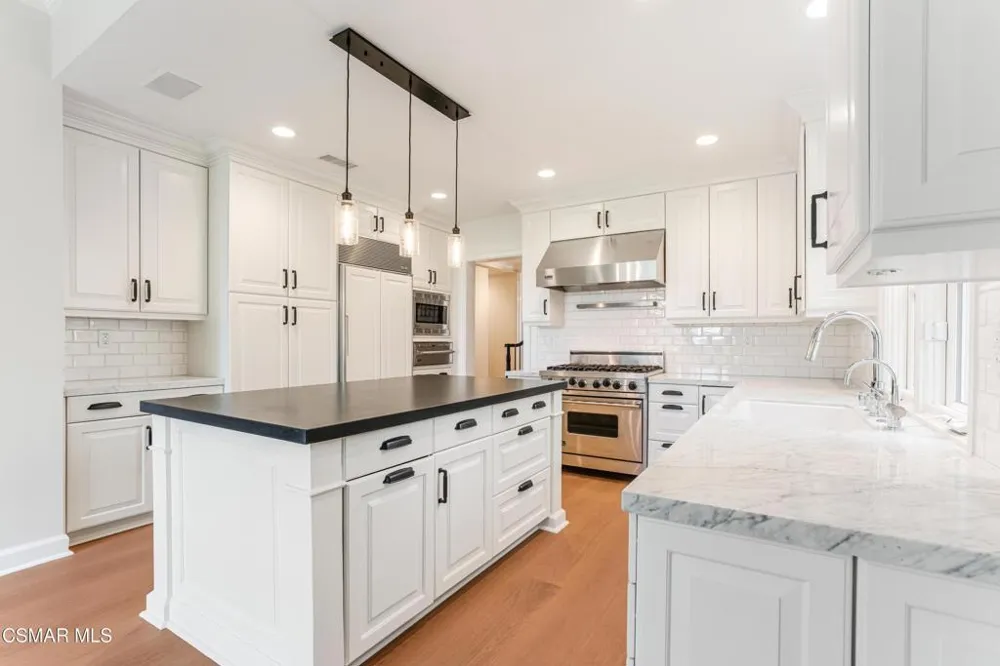 2306 Heatherbank Court Thousand Oaks, CA 91361