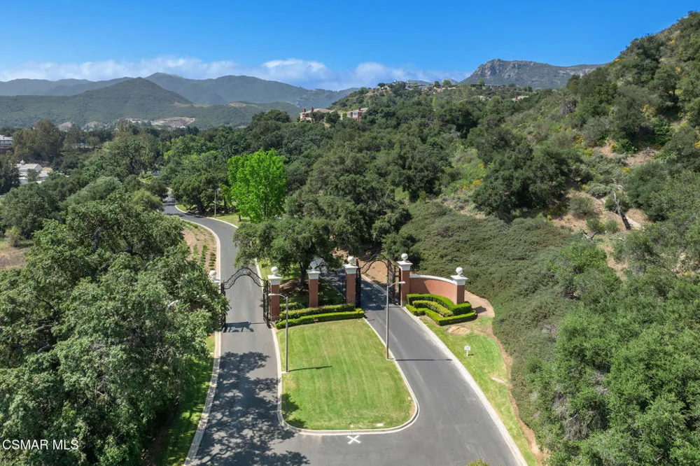 2306 Heatherbank Court Thousand Oaks, CA 91361
