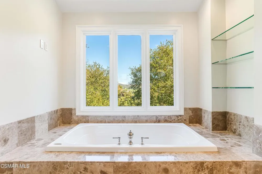 2306 Heatherbank Court Thousand Oaks, CA 91361