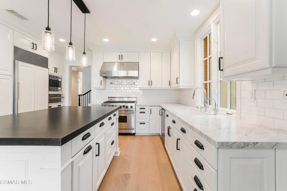 2306 Heatherbank Court Thousand Oaks, CA 91361