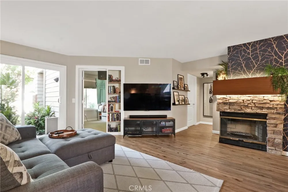 10 Glenoaks Aliso Viejo, CA 92656