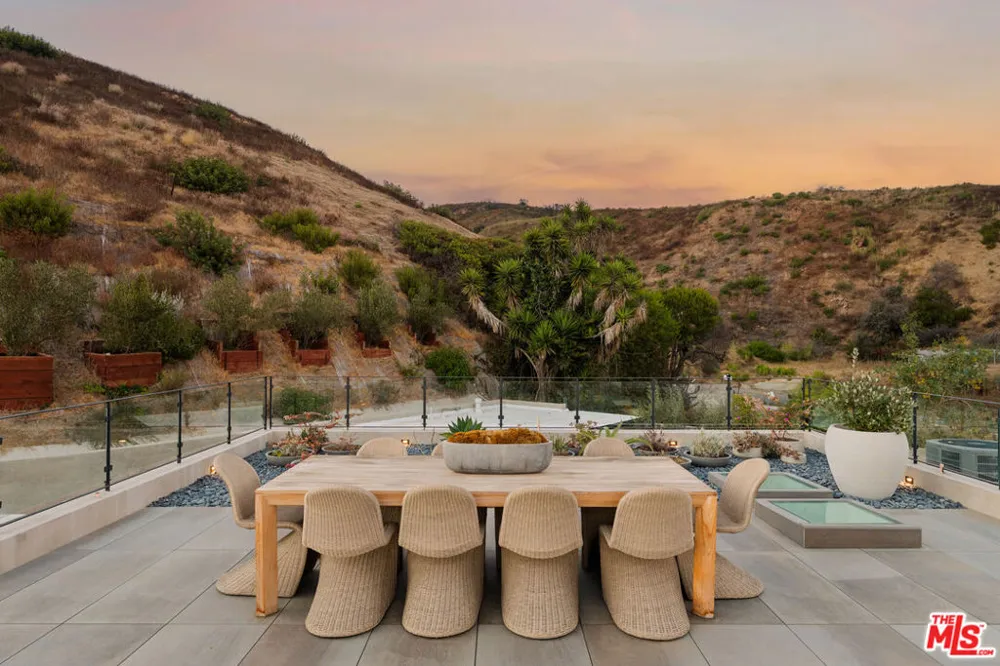1205 Las Lomas Place Los Angeles, CA 90272