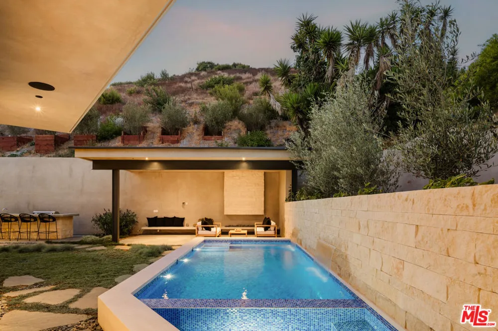 1205 Las Lomas Place Los Angeles, CA 90272