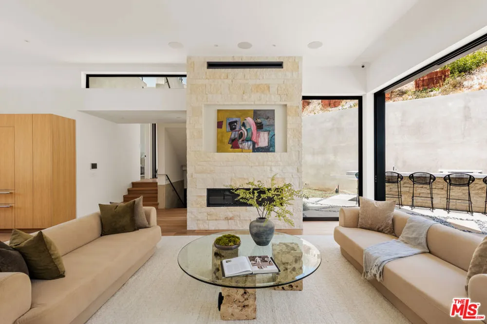 1205 Las Lomas Place Los Angeles, CA 90272