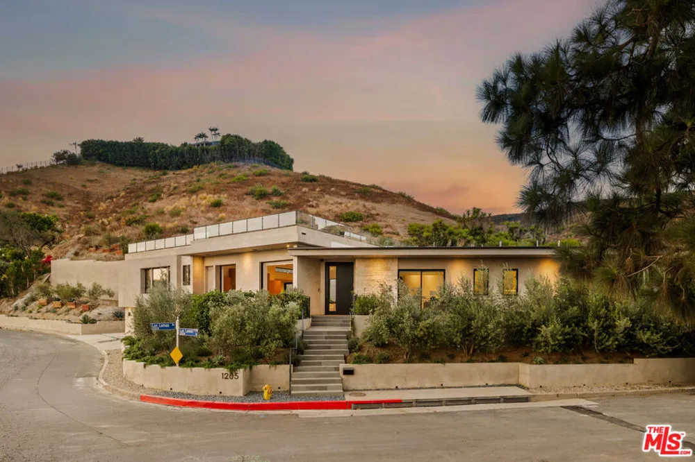1205 Las Lomas Place Los Angeles, CA 90272