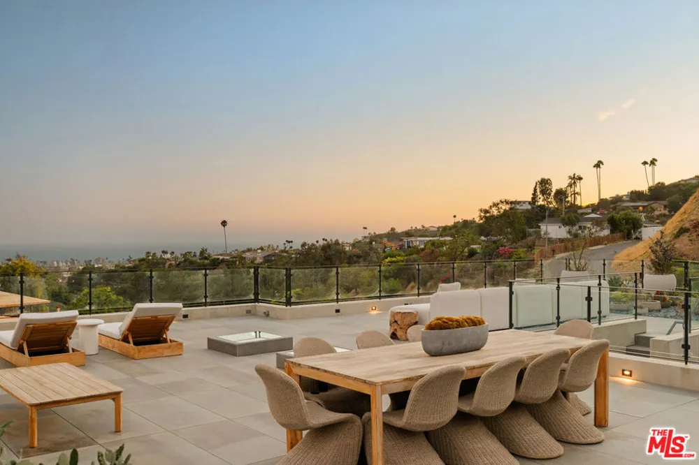 1205 Las Lomas Place Los Angeles, CA 90272