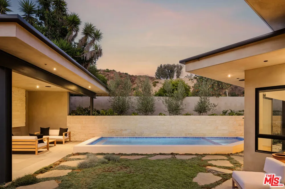 1205 Las Lomas Place Los Angeles, CA 90272