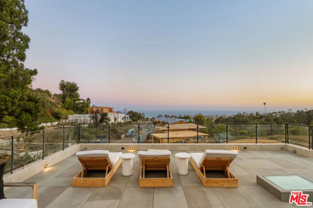 1205 Las Lomas Place Los Angeles, CA 90272