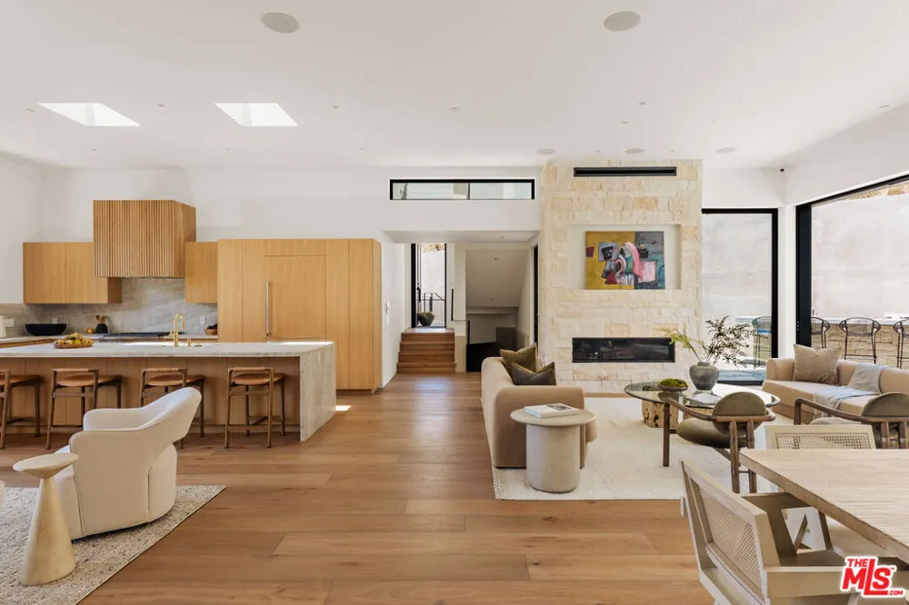 1205 Las Lomas Place Los Angeles, CA 90272