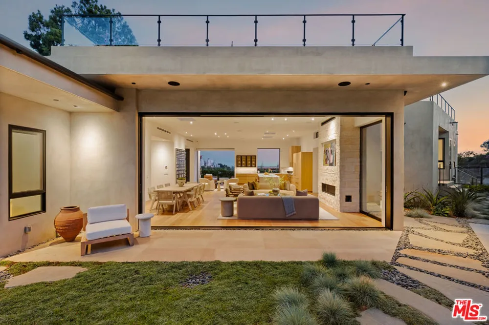 1205 Las Lomas Place Los Angeles, CA 90272